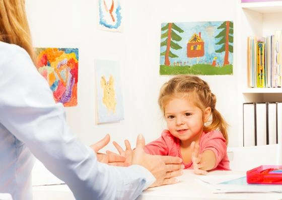 child clapping 