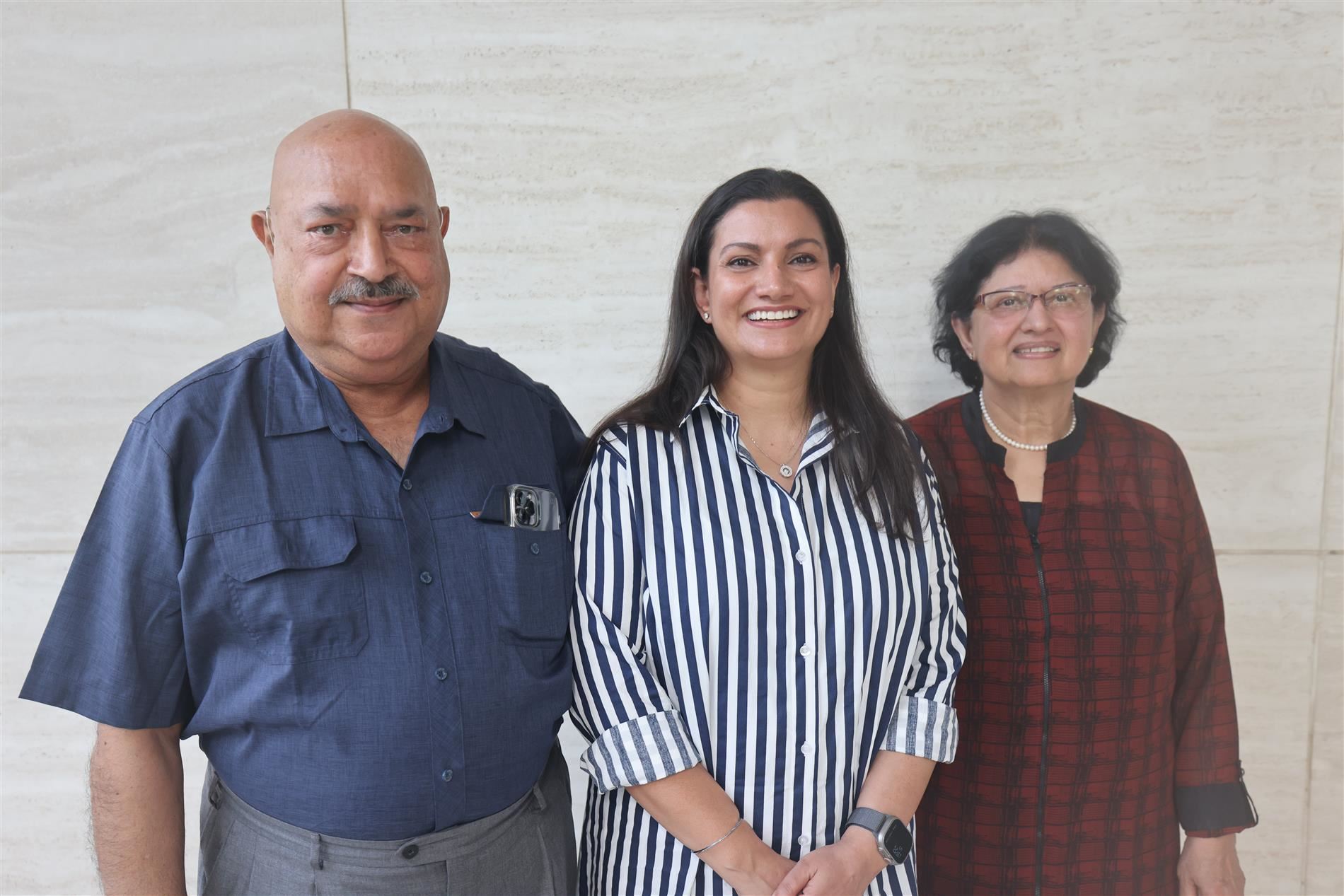  Jigyasa Sethi with her mother and father
