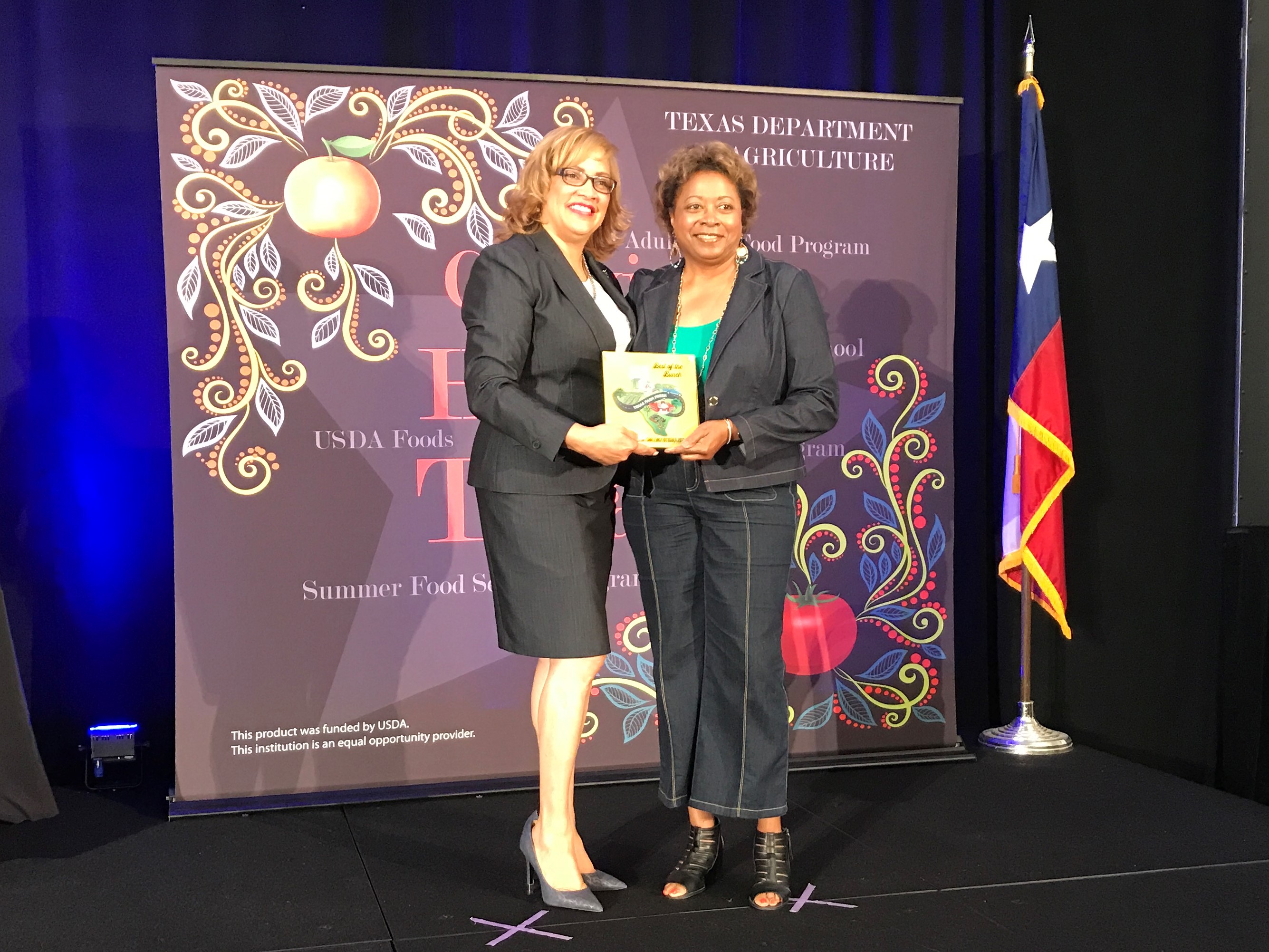 Cynthia Lee accepts award at ceremony 