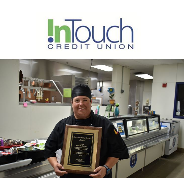  Cafeteria manager receiving award