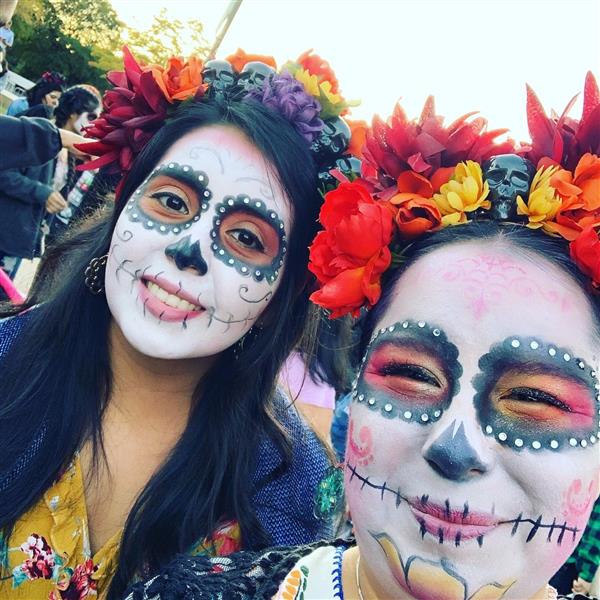 2 girls dressed up for Dia de los Muertos