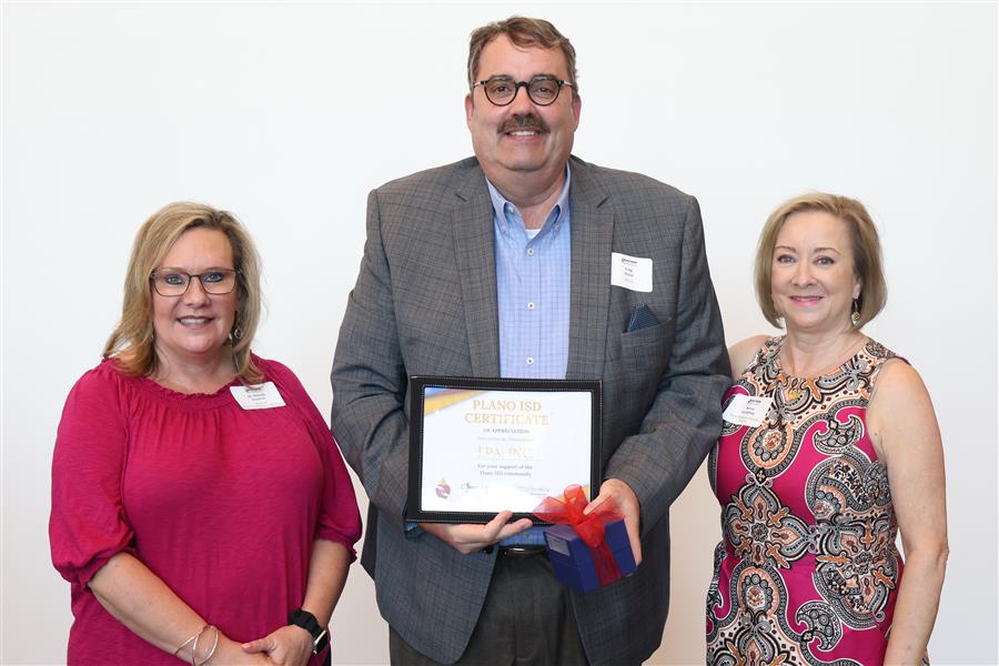 LPA, Inc. rep with certificate and gift box