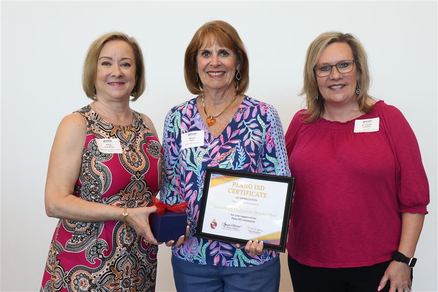 Texas Health Presbyterian Hospital Plano rep with certificate and gift box
