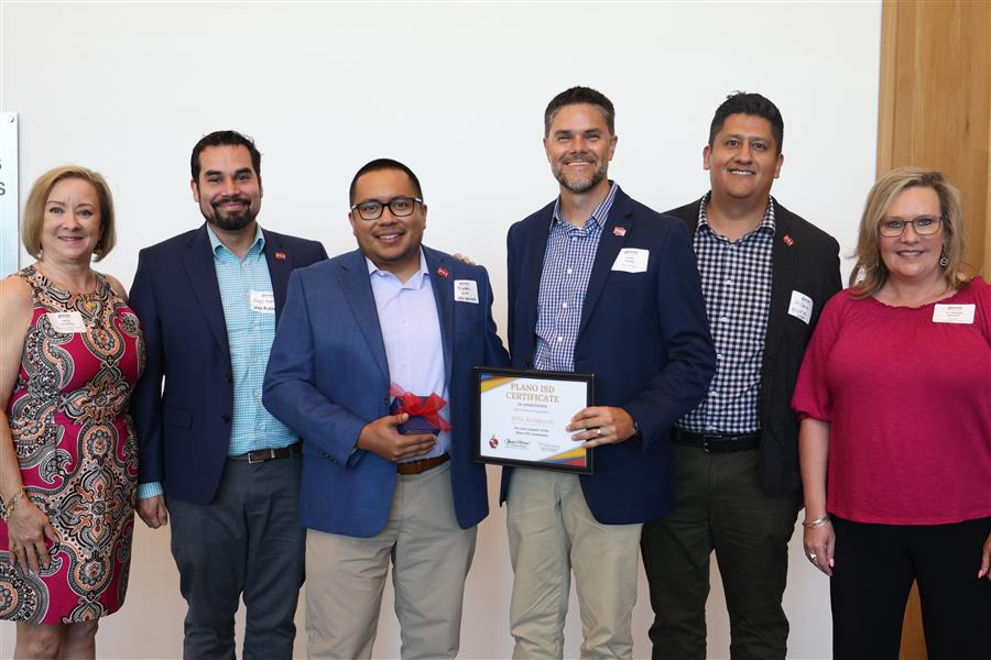 4 WRA Architects reps with certificate and gift box